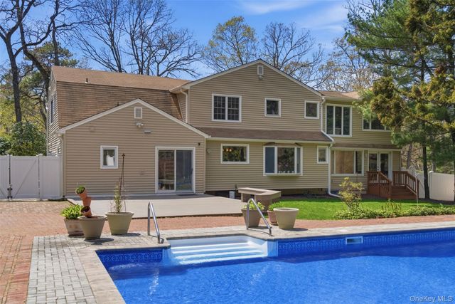 20 Hemingway Drive, Dix Hills, NY 11746