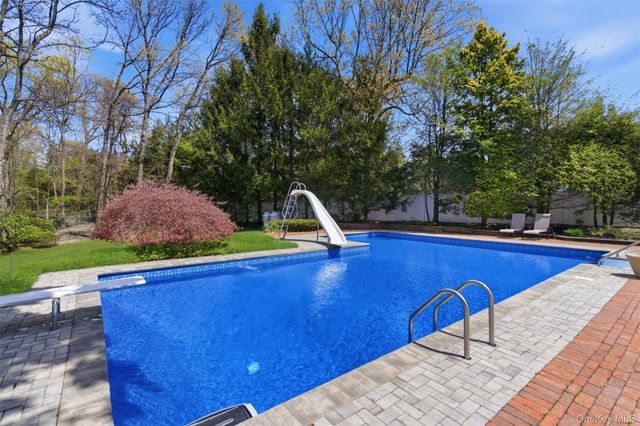 20 Hemingway Drive, Dix Hills, NY 11746