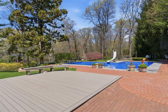 20 Hemingway Drive, Dix Hills, NY 11746