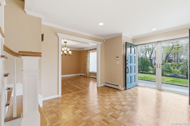 20 Hemingway Drive, Dix Hills, NY 11746