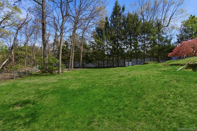20 Hemingway Drive, Dix Hills, NY 11746