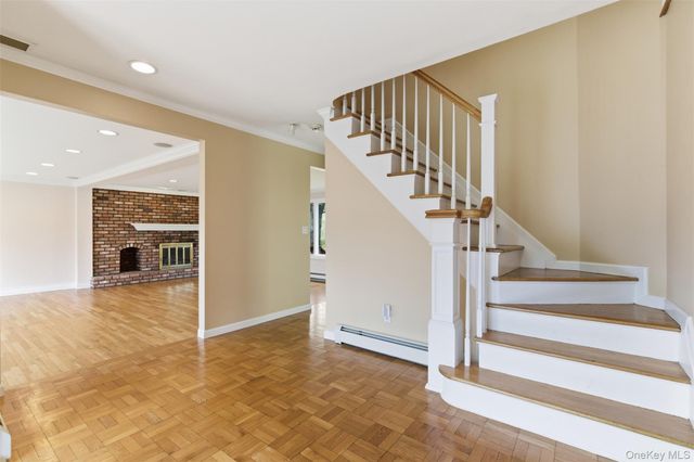 20 Hemingway Drive, Dix Hills, NY 11746