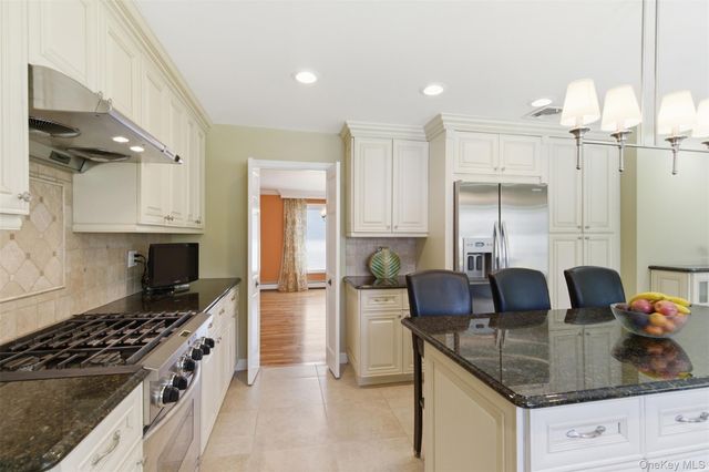 20 Hemingway Drive, Dix Hills, NY 11746