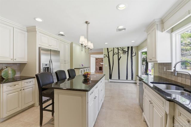 20 Hemingway Drive, Dix Hills, NY 11746