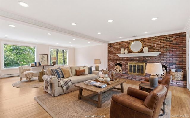 20 Hemingway Drive, Dix Hills, NY 11746