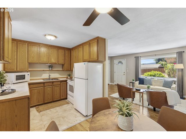 845 CORNELL Ave, Gladstone, OR 97027