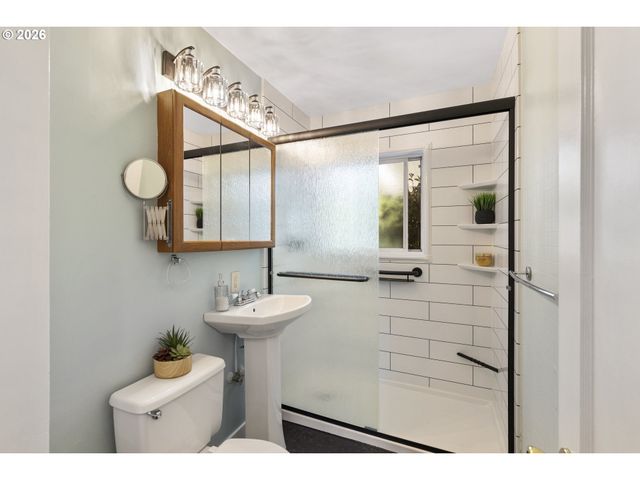 845 CORNELL Ave, Gladstone, OR 97027
