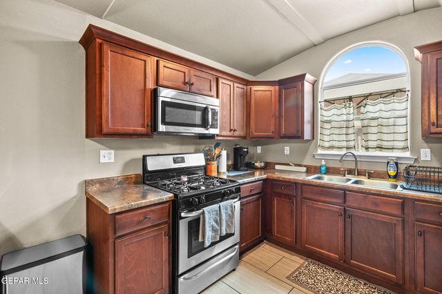 5916 CIELO DE ORO Place B, El Paso, TX 79924