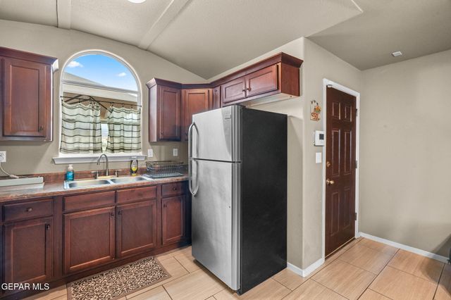 5916 CIELO DE ORO Place B, El Paso, TX 79924