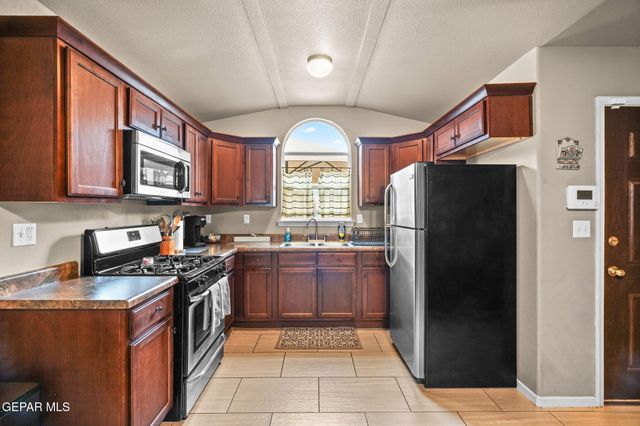 5916 CIELO DE ORO Place B, El Paso, TX 79924