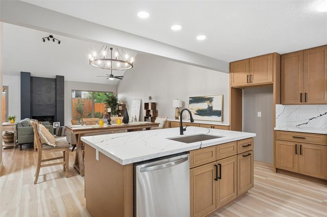 2026 Ashford Hollow Lane, Houston, TX 77077