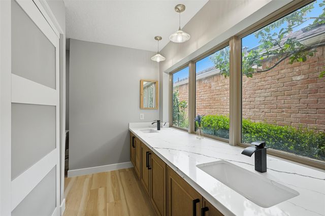 2026 Ashford Hollow Lane, Houston, TX 77077