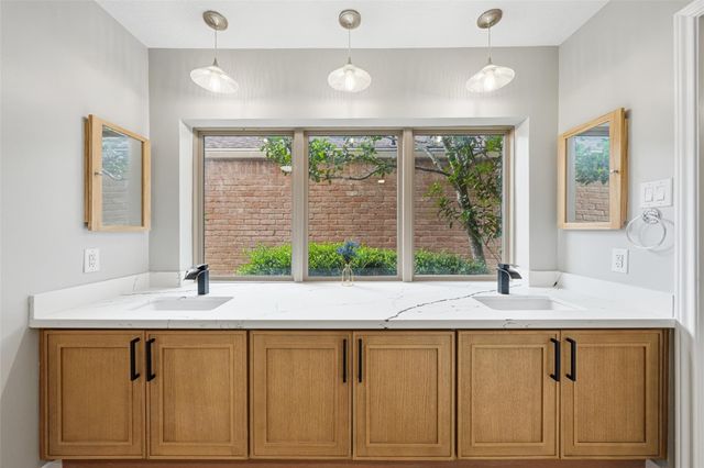 2026 Ashford Hollow Lane, Houston, TX 77077