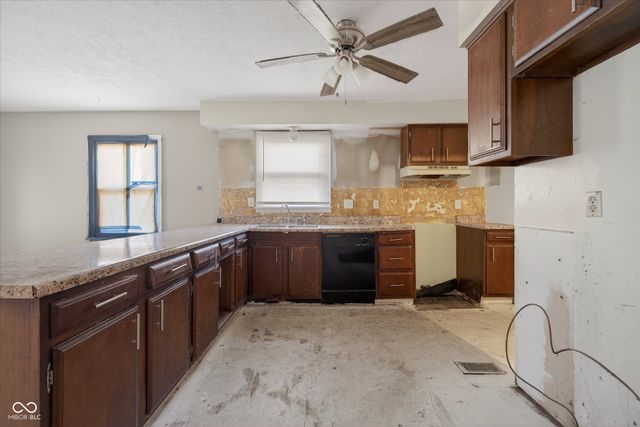 730 Colonial Way, Greenwood, IN 46142