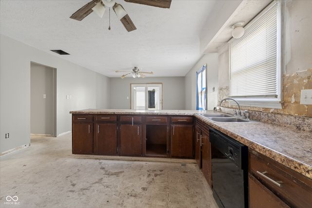 730 Colonial Way, Greenwood, IN 46142