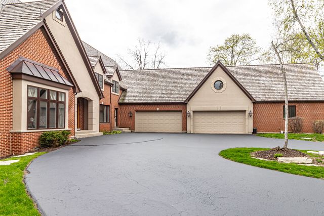 13 Kensington Drive, North Barrington, IL 60010