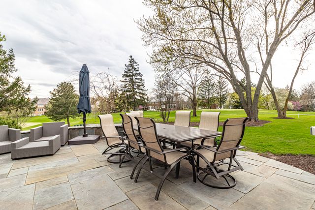 13 Kensington Drive, North Barrington, IL 60010