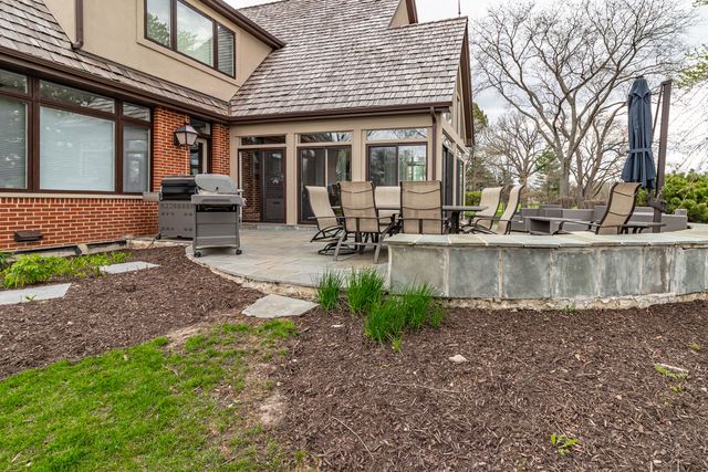 13 Kensington Drive, North Barrington, IL 60010