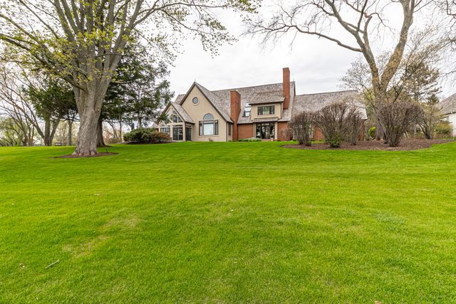 13 Kensington Drive, North Barrington, IL 60010