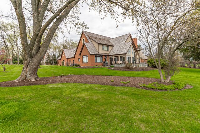 13 Kensington Drive, North Barrington, IL 60010