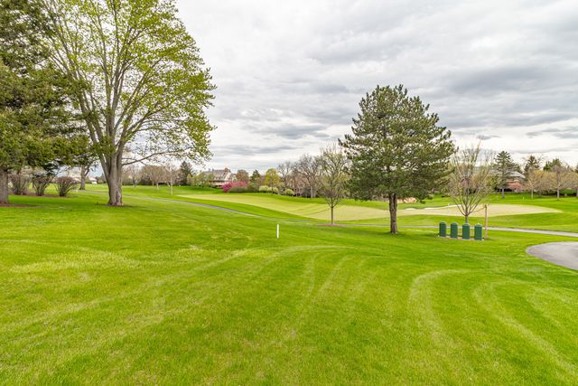 13 Kensington Drive, North Barrington, IL 60010