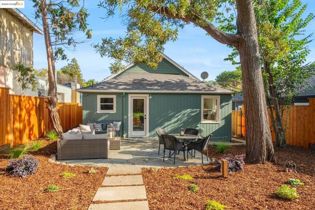 3853 Rhoda Ave, Oakland, CA 94602