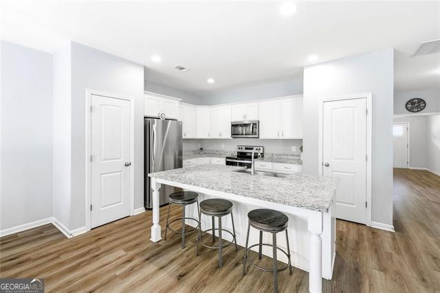 6555 River Station Drive, Lula, GA 30554