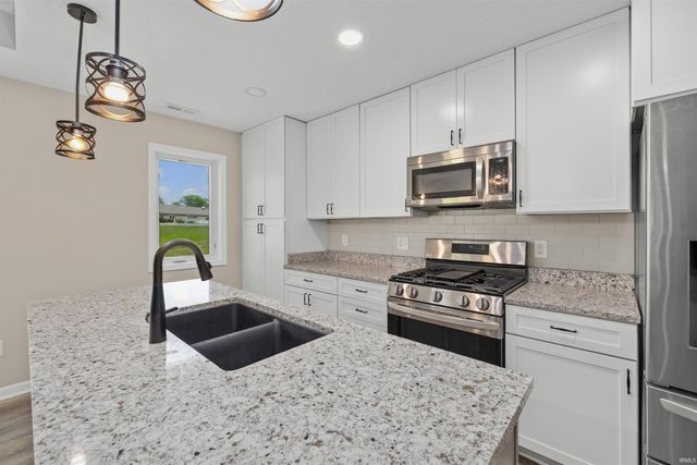 9883 Gerig Road, Leo, IN 46765
