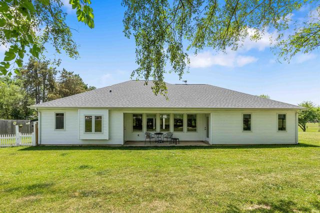 9883 Gerig Road, Leo, IN 46765