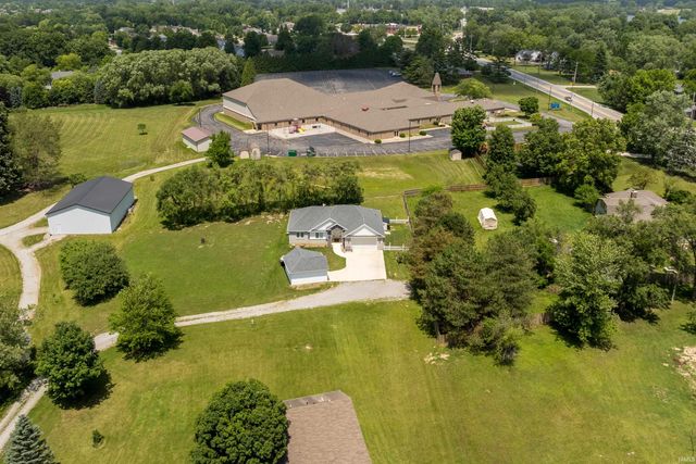 9883 Gerig Road, Leo, IN 46765