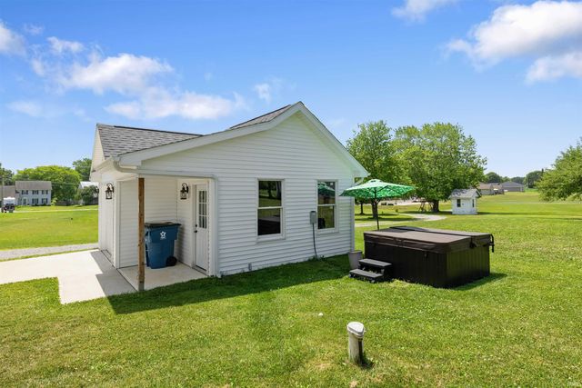 9883 Gerig Road, Leo, IN 46765