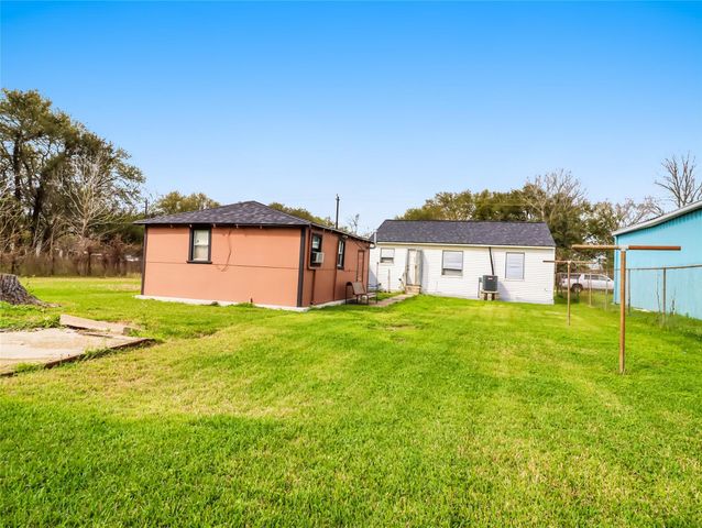 6705 Speaker Street, Hitchcock, TX 77563