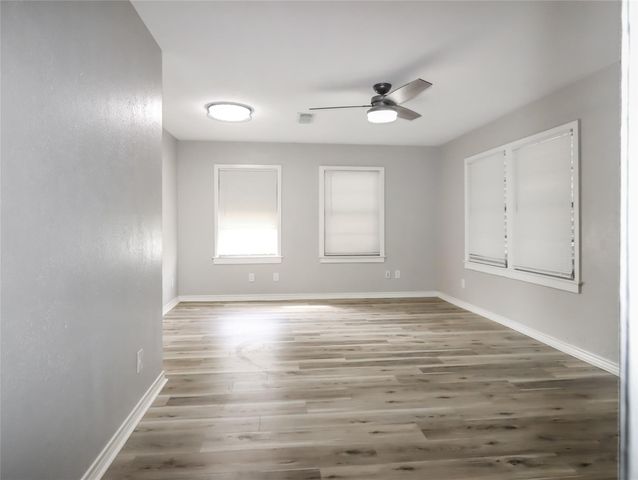 6705 Speaker Street, Hitchcock, TX 77563