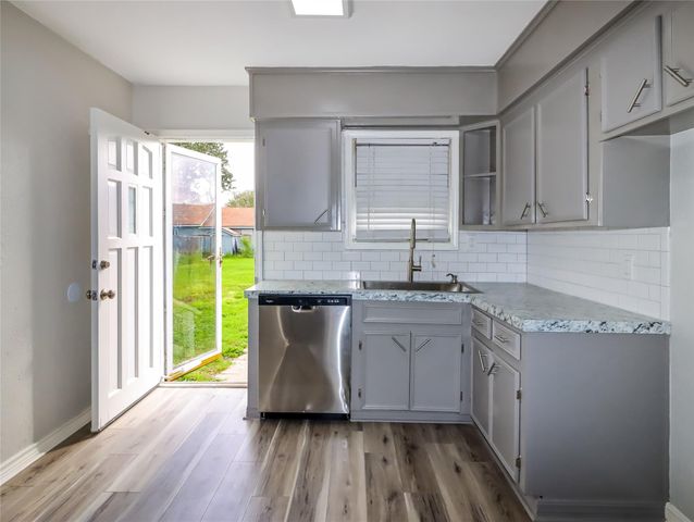 6705 Speaker Street, Hitchcock, TX 77563