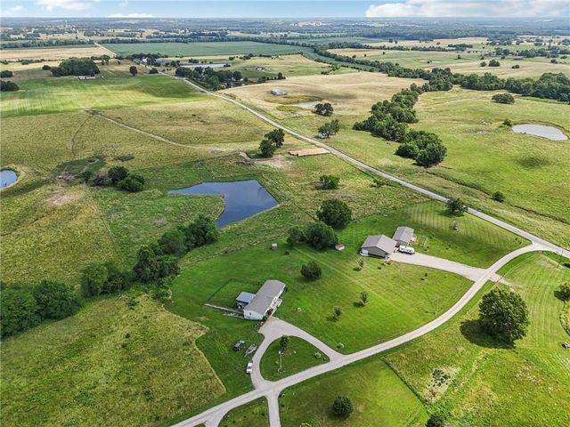 507 NW 165 Road, Centerview, MO 64019