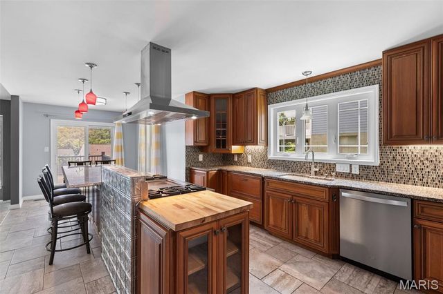 1353 Montevale Court, Fenton, MO 63026