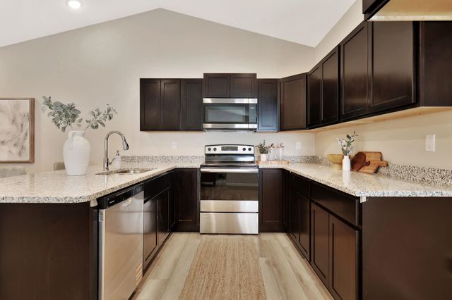 9287 E Fox Pointe, Bel Aire, KS 67226