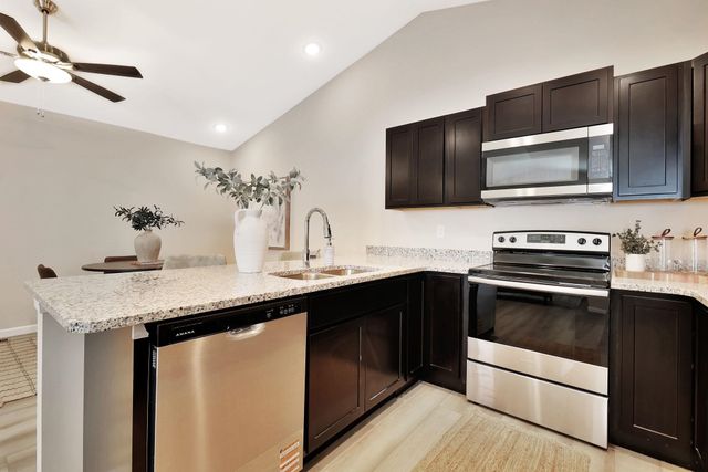 9287 E Fox Pointe, Bel Aire, KS 67226