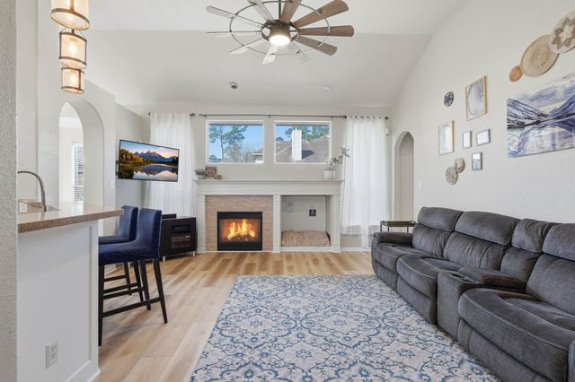 23 Murmuring Creek Place, The Woodlands, TX 77385