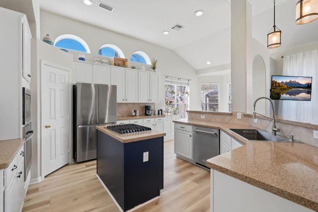 23 Murmuring Creek Place, The Woodlands, TX 77385