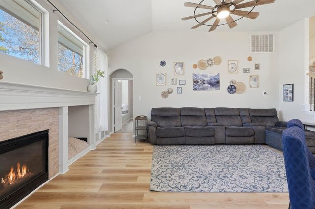 23 Murmuring Creek Place, The Woodlands, TX 77385