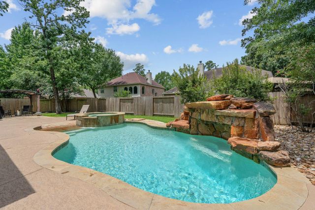 23 Murmuring Creek Place, The Woodlands, TX 77385