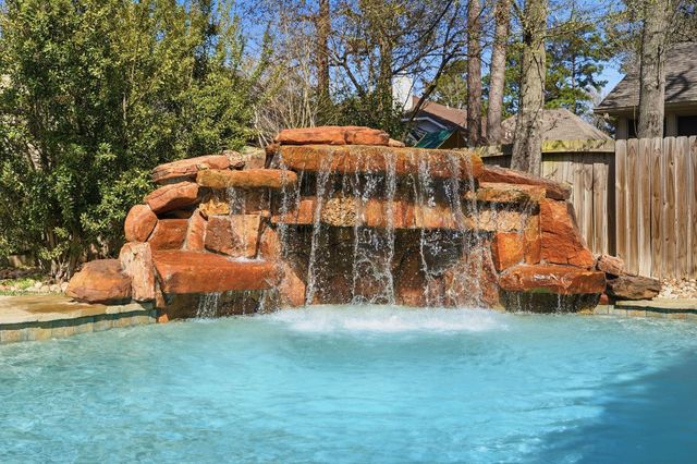 23 Murmuring Creek Place, The Woodlands, TX 77385