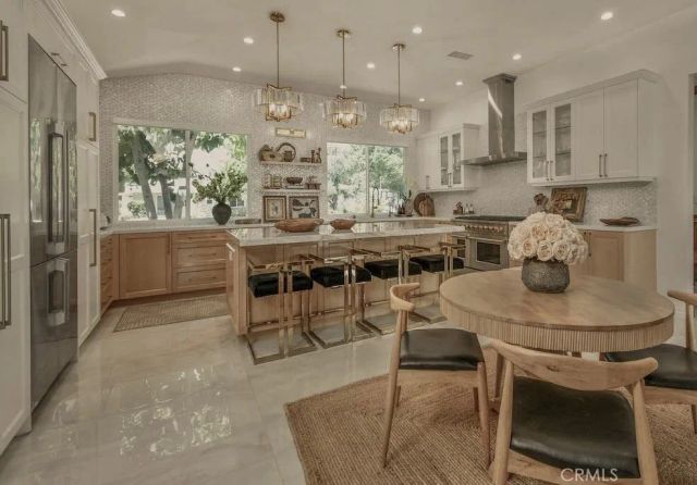 5124 Boda Place, Woodland Hills, CA 91367