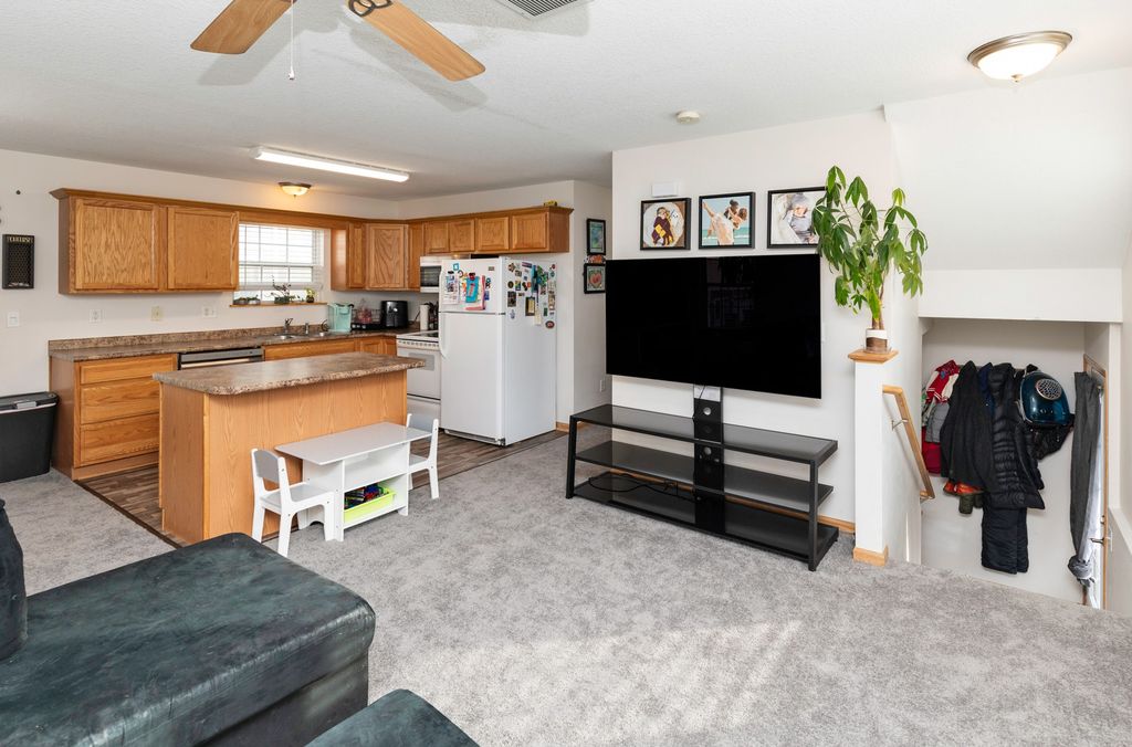 15230 Greenbelt Drive, Urbandale, IA 50323