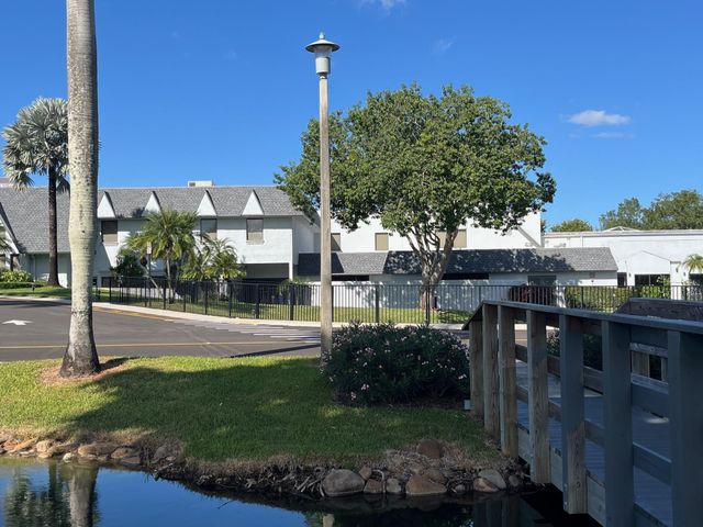 7351 Kinghurst Dr 302, Delray Beach, FL 33446