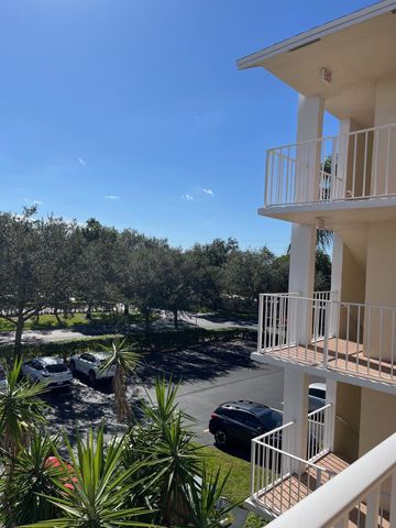 7351 Kinghurst Dr 302, Delray Beach, FL 33446