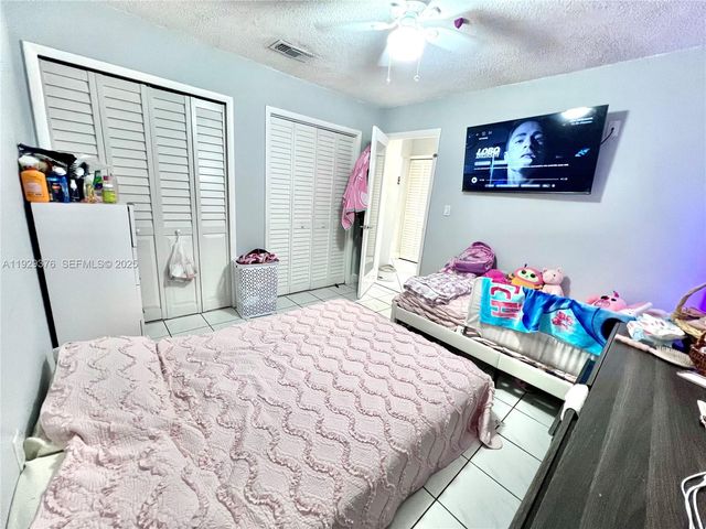 1430 W 42nd St, Hialeah, FL 33012