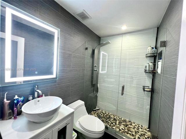 1430 W 42nd St, Hialeah, FL 33012