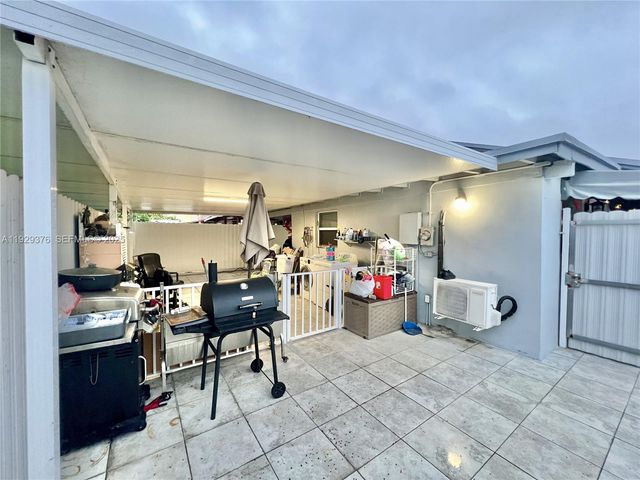 1430 W 42nd St, Hialeah, FL 33012